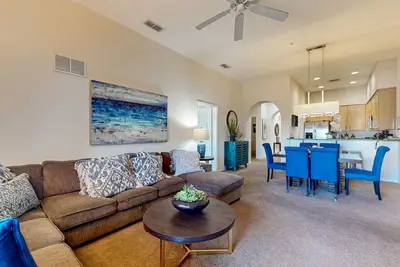 Image de 5th floor condo w/ sauna, hot tub, shared pools, gym, balcony, near theme parks