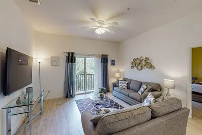 Image de 3rd floor condo w/ tennis court, basketball court, gym, sauna, balcony
