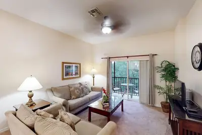 Image de 3rd floor condo near theme parks, pools, tennis court, gym, basketball court
