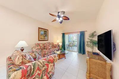 Image de 1st floor condo w/ restaurant, limited-mobility access, patio, sauna, gym