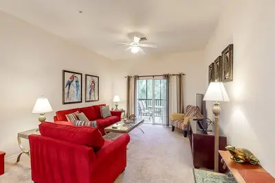 Image de Second floor condo with balcony and shared pools & basketball - by theme parks