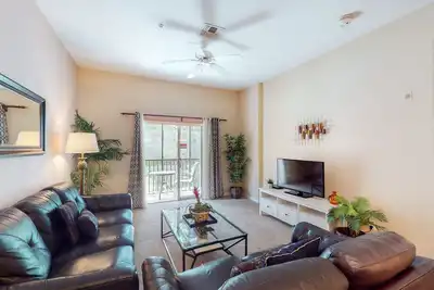 Image de 2nd floor condo near theme parks, sauna, gym, shared pools, balcony