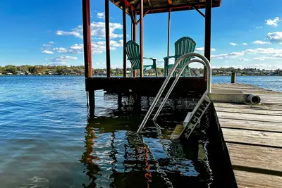 Image de Lakefront, tree-shaded, spacious home on Lake June in Winter. Pet friendly!