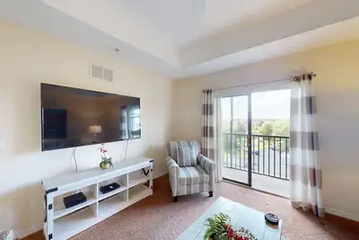 Image de 4th floor condo w/ shared pools, hot tub, gym, balcony, sauna, near theme parks