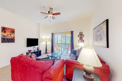 Image de 2nd floor condo near theme parks, restaurant, tennis court, balcony, sauna