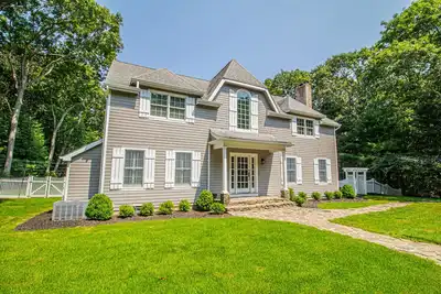 Image de Private traditional Sagaponack home with stunning backyard, pool and spa.