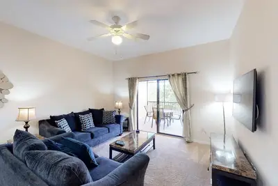 Image de 3rd floor condo w/ pools, balcony, sauna, gym, hot tub, near theme parks
