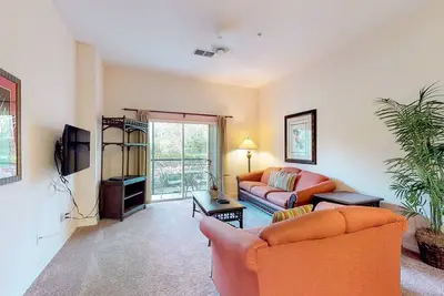 Image de 1st floor condo w/ patio, limited-mobility access, tennis court, restaurant, gym