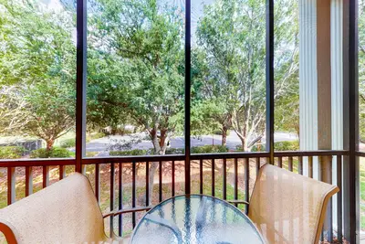 Image de 2nd floor condo near theme parks, shared pools, sauna, balcony, tennis court