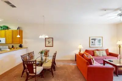 Image de Second floor condo w/ gym, shared pools, tennis court - near theme parks