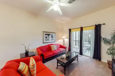 Image de Second-Floor Condo Near Theme Parks w/ Balcony, Restaurant, Shared Pools, Sauna