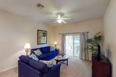 Image de 1st floor condo w/ limited-mobility access, tennis court, pools, restaurant, gym
