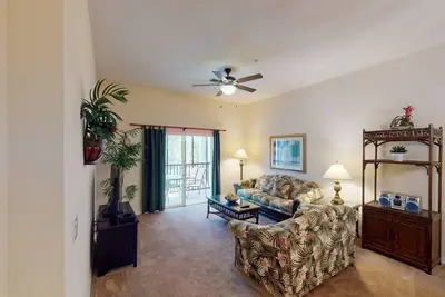 Image de Second floor condo with balcony, gym, basketball court, sauna - near theme parks