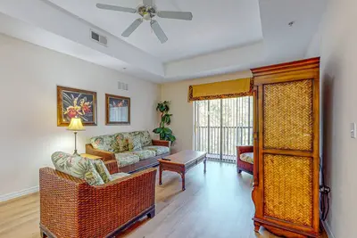 Image de 4th floor condo w/ hot tub, sauna, balcony, gym, shared pools, near theme parks