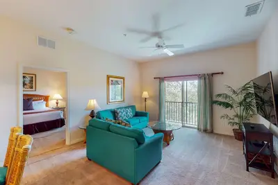 Image de 3rd floor condo w/ sauna, near theme parks, gym, shared pools, restaurant