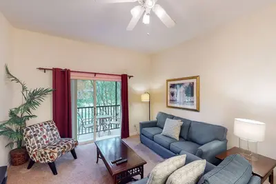Image de 2nd floor condo w/ basketball court, shared pools, balcony, tennis court, sauna