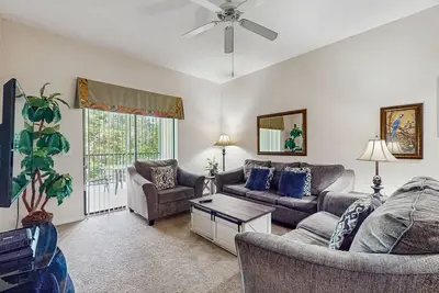 Image de 2nd floor condo w/ shared pools, balcony, sauna, gym, hot tub, near theme parks