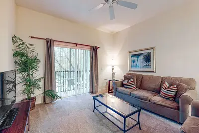 Image de Second floor condo w/ restaurant, basketball court, tennis - near theme parks