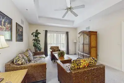 Image de 2nd floor condo w/ hot tub, shared pools, balcony, sauna, gym, near theme parks