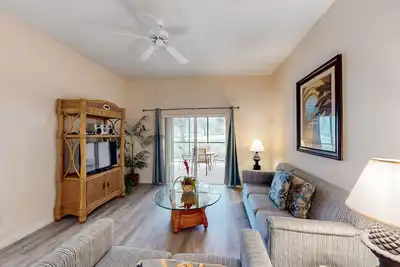 Image de 1st floor condo w/ restaurant, patio, pools, near theme parks, basketball court