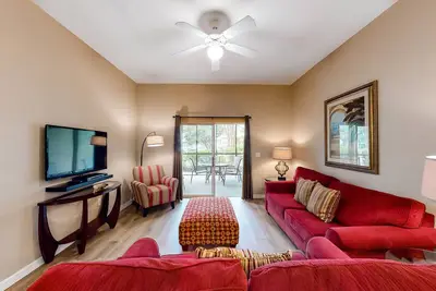 Image de First floor condo w/ sauna, pools, restaurant, tennis court