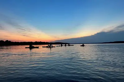 Image de Kayaks*Forest View*Firepit*King*Lakefront*Gameroom