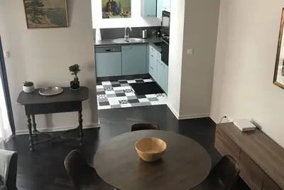 Image de maison de ville avec jardin dans secteur historique