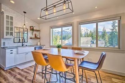 Image de Adventure Retreat w/Mtn Views, 1 Mi to Lake!