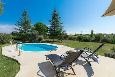 Image de Maison de vacances avec climatisation, Wifi, piscine privée, Tv, terrasse, animaux admis, parking