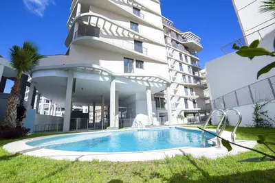 Agréable appartement pour 4 personnes avec Wifi, piscine, climatisation, Tv et terrasse