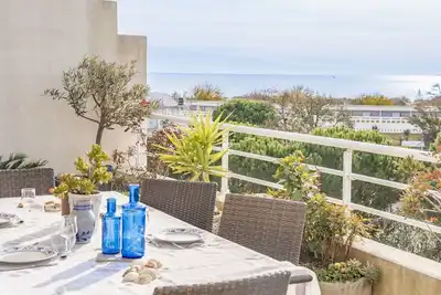 Image de Agréable appartement pour 4 personnes avec Wifi, climatisation, Tv, terrasse et parking