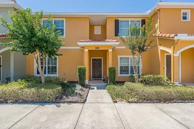 Image de Stylish 4 Bed 3-Bath Pool home, Gated w/resort amenities. Disney 5 miles