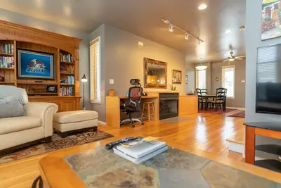Image de Southside's Sunset Haven. Rooftop Deck. Perfect for Couples & Families w\/ Kids!