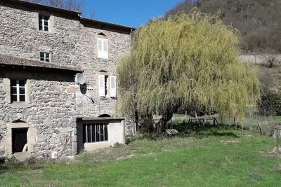 Image de Le Doux Marronnier - gîte au bord du Doux avec accès  à la plage de la rivière