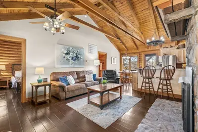 Image de Incredible Cabin Located in Private Gated Resort on 150 acres! | 160