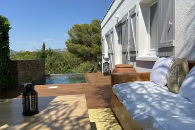 Villa piscine vue mer  à 5 mn de la plage à pied