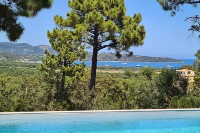 Image de Villa récente vue mer et montagne proche plage classée 4 étoiles.
