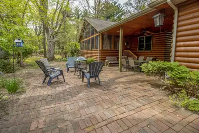 Image de Cozy Cabin Getaway – Trails, Fireplaces & Outdoor Fun near Lake Michigan