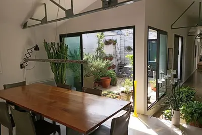 Image de Appartement Atypique De 150 m² Avec Terrasse & Parking