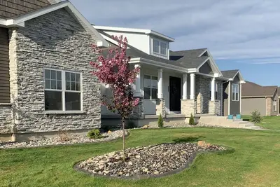 Image de Enjoy Yellowstone, mountains, lake, wide open spaces*20 miles from Cody Airport
