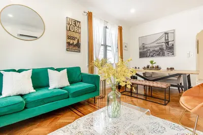 Image de 2nd Floor Unit · Ny Large Private 3bd WshDyr/Parking/5min train