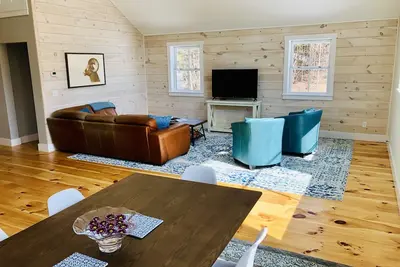 Image de Luxury Treetop Vacation Home in Waterbury Center