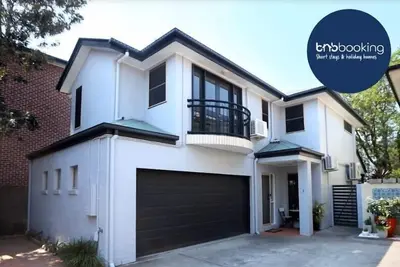 Image de Bulimba Central | 2br, Courtyard, Pet Friendly