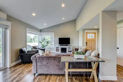 Image de Luxury home with stunning views near Stadiums