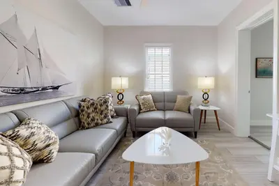 Image de A Private, Spacious and Modern Home Away From Home. Heated Pool. Bikes, Boards, Toys!