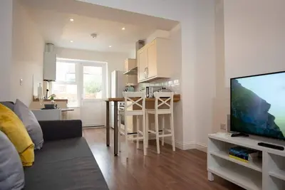 Image de Easy access 2 bedroom step-free Southsea apartment with garden