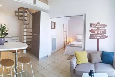 Image de Studio au milieu des vignes face au Ventoux - pour 2 adultes et 2 enfants.