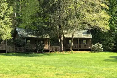 Cabin 1 bed, 1 bath hillside with beautiful sunrises and sunsets overlooking lake