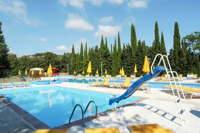 Image de Bel appartement dans une maison de vacances avec piscine, Wifi, Tv, patio, animaux admis, parking