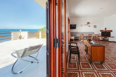 Image de Appartement dans une maison de vacances avec Wifi, bain à remous, Tv, patio, animaux admis, parking